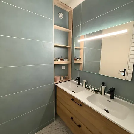 Apartment Appt Renove - 4 Personnes - Vue - Parking - Rive Droite
